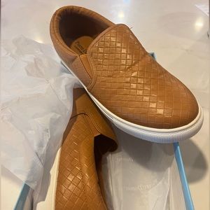 Pierre Dumas Slip on shoes Women’s size 11